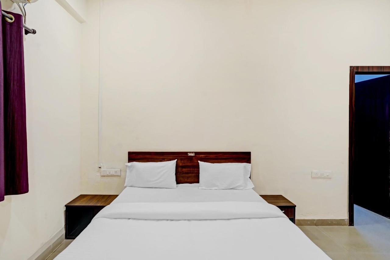 Amba Executive An Apartment Hotel Mundhwa Bagian luar foto